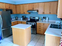 Entire 3 Bedroom Townhouse in Markham