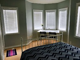 Entire 3 Bedroom Townhouse in Markham