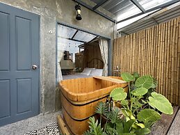 Central Old Town Cottage