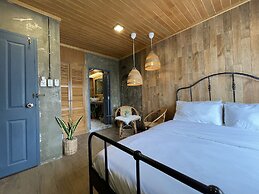 Central Old Town Cottage