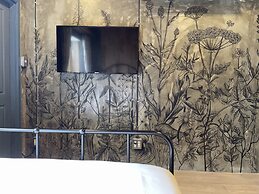 Central Old Town Cottage