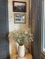 Central Old Town Cottage