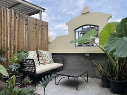 Central Old Town Cottage