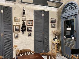 Central Old Town Cottage