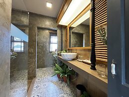 Central Old Town Cottage