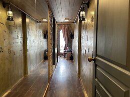 Central Old Town Cottage