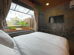 Central Old Town Cottage