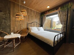 Central Old Town Cottage