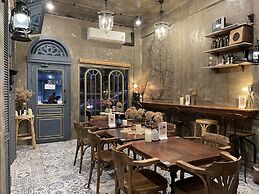 Central Old Town Cottage