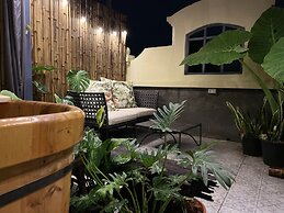 Central Old Town Cottage