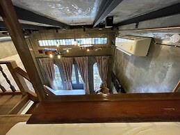 Central Old Town Cottage