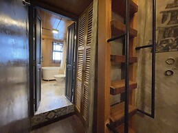 Central Old Town Cottage