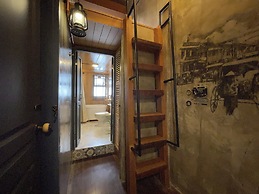 Central Old Town Cottage