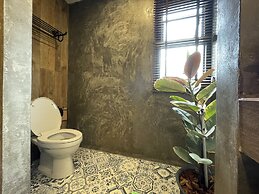 Central Old Town Cottage