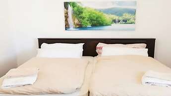 Luxury apt heart  Bat-Yam 3 m walk beach