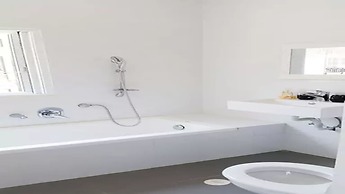 Luxury apt heart  Bat-Yam 3 m walk beach