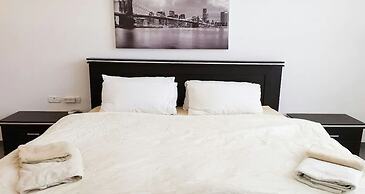 Luxury apt heart  Bat-Yam 3 m walk beach