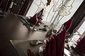 Renea Cruises Halong