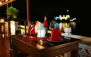 Renea Cruises Halong