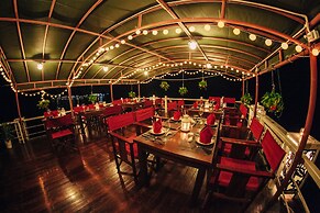 Renea Cruises Halong