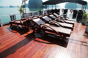 Renea Cruises Halong