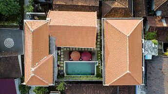 Hartaning House by Pramana Villas