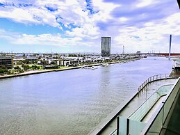 Brilliant Victoria Harbour Waterfront Apartment