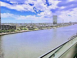Brilliant Victoria Harbour Waterfront Apartment