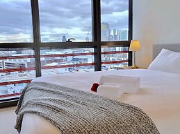 Pride Docklands Waterfront Apartment City View