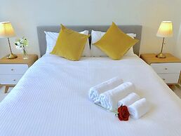 Pride Docklands Waterfront Apartment City View