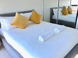 Pride Docklands Waterfront Apartment City View