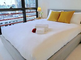 Pride Docklands Waterfront Apartment City View