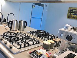 Pride Docklands Waterfront Apartment City View