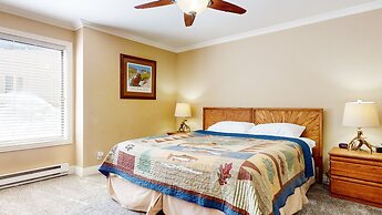 Horizons 4 165 Updated Condo, Walk to Town, On Shuttle Route to Lodges