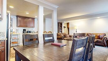 Horizons 4 165 Updated Condo, Walk to Town, On Shuttle Route to Lodges