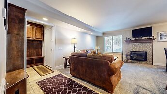 Horizons 4 165 Updated Condo, Walk to Town, On Shuttle Route to Lodges