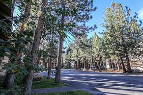 Horizons 4 165 Updated Condo, Walk to Town, On Shuttle Route to Lodges