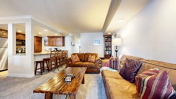 Horizons 4 165 Updated Condo, Walk to Town, On Shuttle Route to Lodges