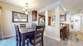 Horizons 4 165 Updated Condo, Walk to Town, On Shuttle Route to Lodges