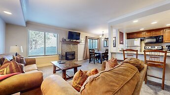 Horizons 4 165 Updated Condo, Walk to Town, On Shuttle Route to Lodges