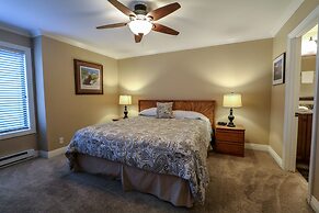 Horizons 4 165 Updated Condo, Walk to Town, On Shuttle Route to Lodges