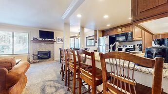 Horizons 4 165 Updated Condo, Walk to Town, On Shuttle Route to Lodges