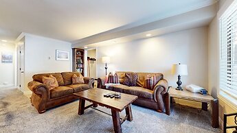Horizons 4 165 Updated Condo, Walk to Town, On Shuttle Route to Lodges