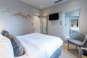 The Bridge in Barnes