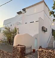The Muse Of Santorini - Hot Tub Suites