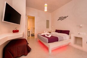 The Muse Of Santorini - Hot Tub Suites