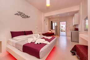 The Muse Of Santorini - Hot Tub Suites