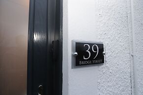 Dollar Apartments at 39