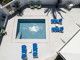 Villas of Elephant Walk, TCI