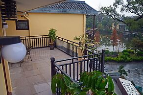 FangLian Lake Holiday Resort